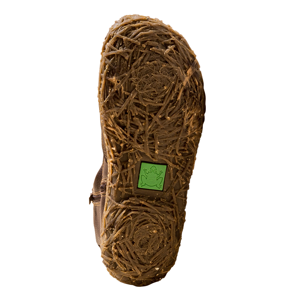 Sole of El Naturalista Nido brown 722 boot with green frog nature logo