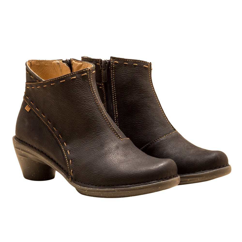 Pair of women's heel ankle boots. Black with side zip closure from El Naturalista