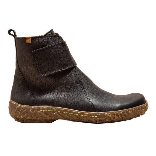 Side view of black leather El Naturalista boot